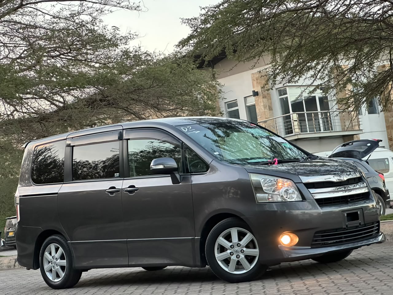 TOYOTA NOAH NEW